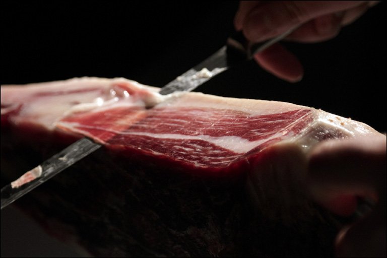 Como-cortar-un-jamon-iberico-paso-a paso