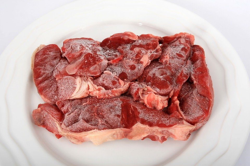 Los riegos de descongelar alimentos descongelar