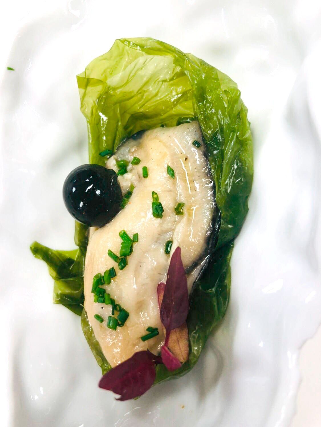 La mejor ostra escabechada en lechuga de mar La mejor ostra escabechada en lechuga de mar
